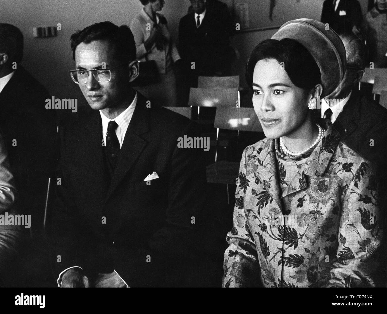 Rama IX Bhumibol Adulyadai, 5.12.1927 - 13.10.2016, roi de Thaïlande depuis le 9.6.1946, visite d'État en Allemagne de l'Ouest, avec femme Reine Sirikit à la Boelkow Company, Otruntobn, 27.8.1966, , Banque D'Images