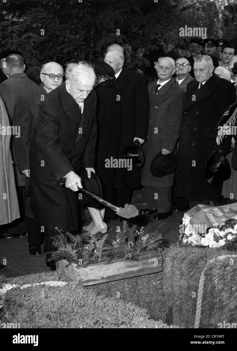 Doenitz, Karl, 16.9.1891 - 24. 12.1980, amiral allemand, aux funérailles d'Erich Raeder, Kiel, 11.11.1960, Banque D'Images
