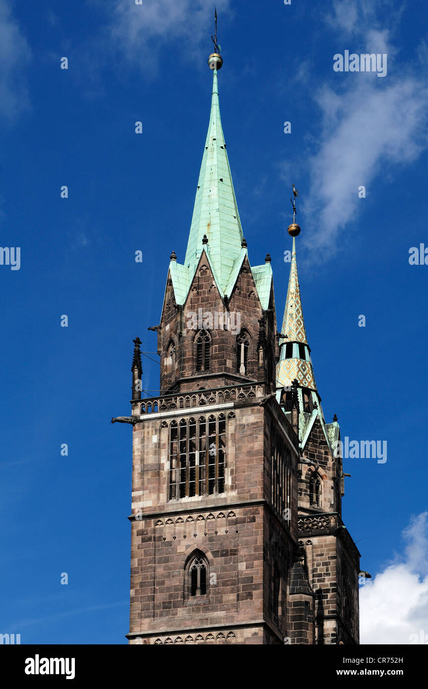 Clochers de l'Église Lorenzkirche, une église gothique, Lorenzer Platz, Nuremberg, Middle Franconia, Bavaria, Germany, Europe Banque D'Images
