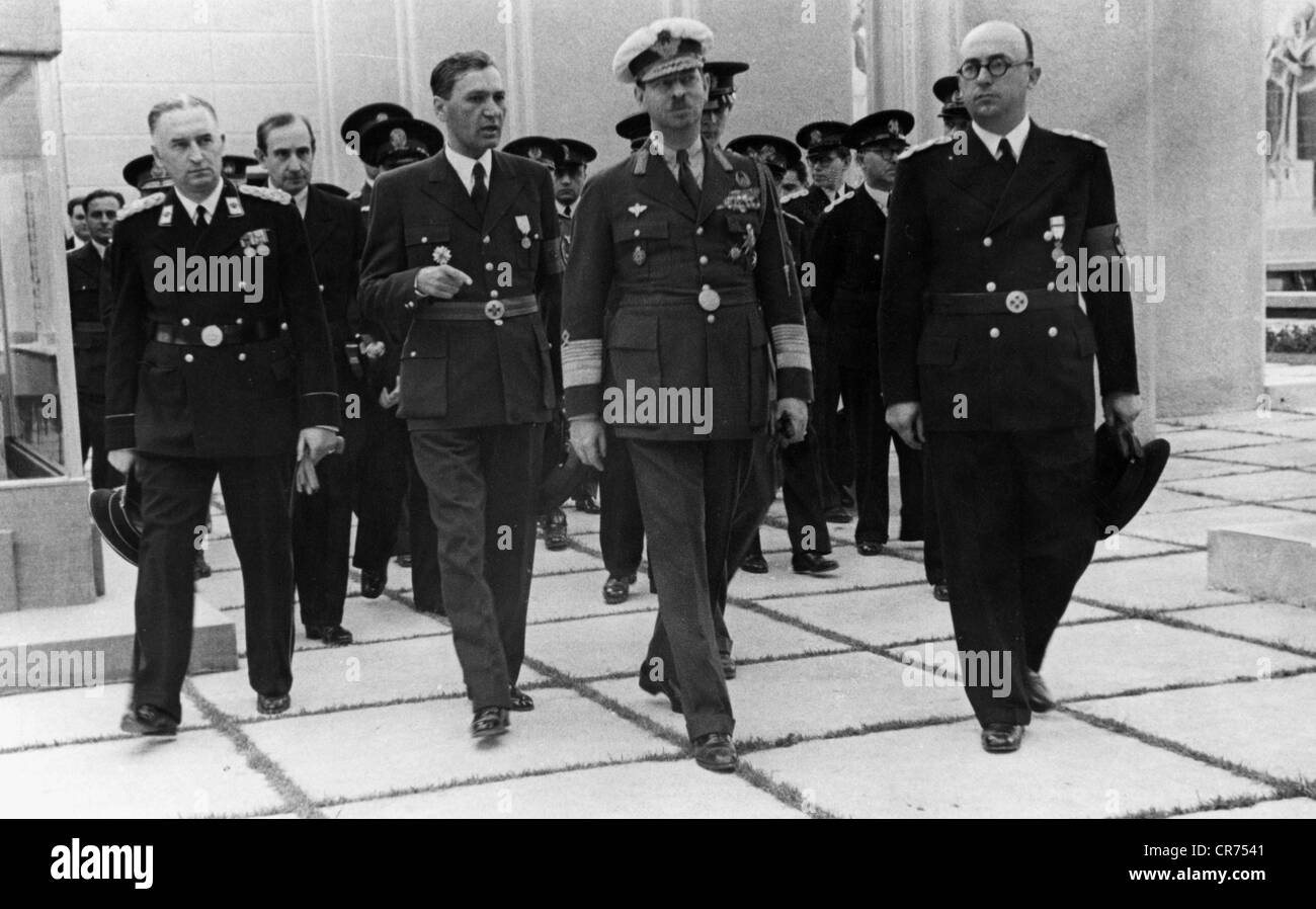 Carol II, 15.10.1893 - 4.4. 1953, roi de Roumanie 8.6.1930 - 6.9.1940, avec des représentants du Parti de la Nation à une exposition économique, 1930, Banque D'Images