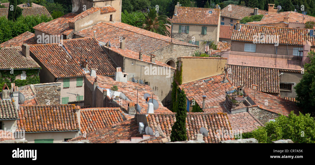 Les tuiles d'un village provençal traditionnel. Banque D'Images