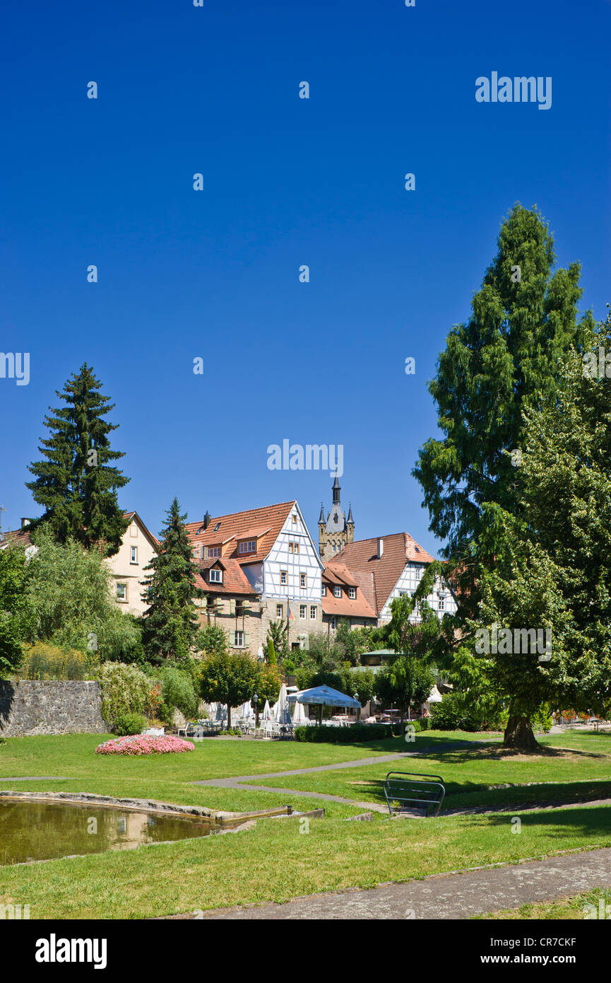 Paysage urbain à la ville de douves avec Blue Tower, Bad Wimpfen, Neckartal, Bade-Wurtemberg, Allemagne, Europe Banque D'Images