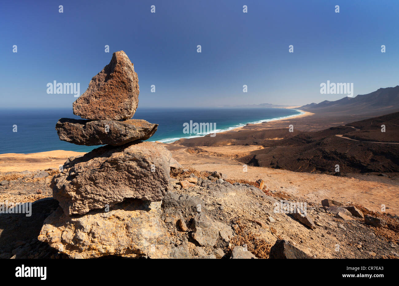 Cairn, vue sur la côte depuis le Mirador de Barlovento, parc naturel de Jandia, parc naturel de Jandia, Istmo de la Pared, Isthmus Banque D'Images