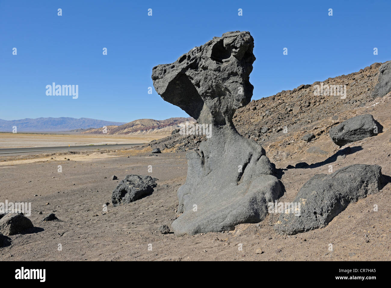 Mushroom Rocks In Death Valley Mushroom rock death valley national Banque de photographies et d’images ...