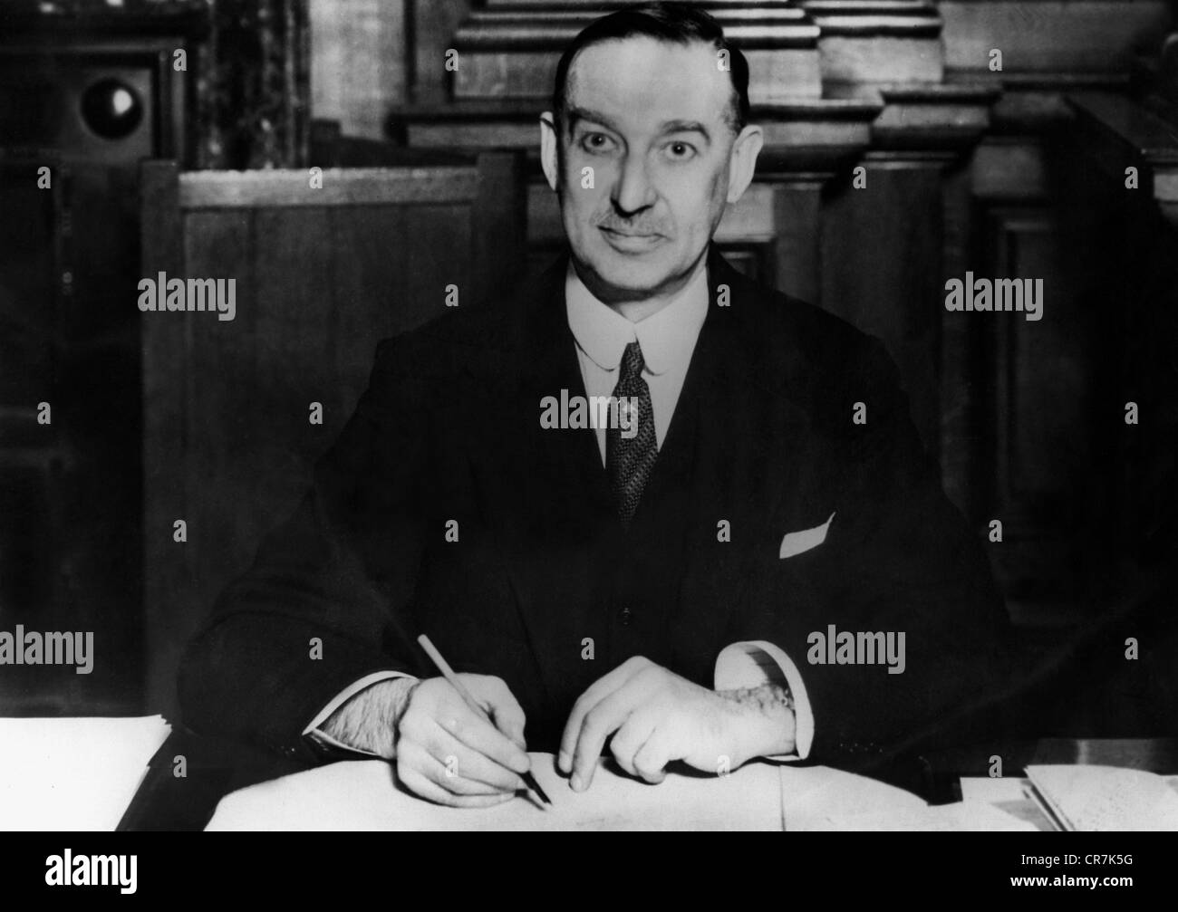 Stanhope, James Richard, 7ème comte Stanhope, 11.11.1880 - 15.8.1967, homme politique britannique (Cons.), Premier commissaire aux travaux 16.6.1936 - 27.5.1937, demi-longueur, dans son bureau, Londres, 1936, Banque D'Images