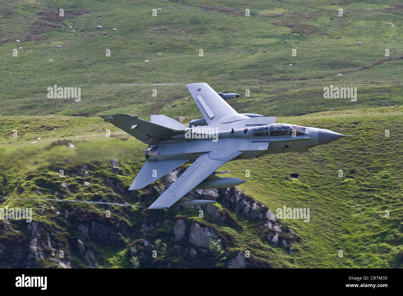 Un Tornado de la RAF volant dans la boucle de Mach au Pays de Galles. Prises de CAD à l'Ouest. Banque D'Images