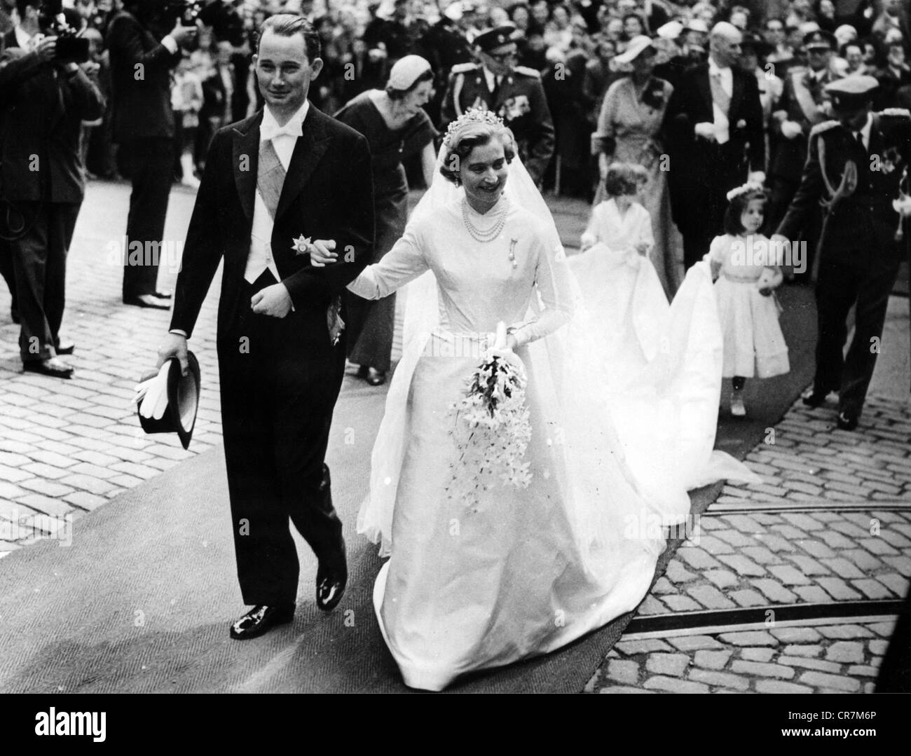 Elisabeth, 22.12.1922 - 22.11.2011, princesse de Luxembourg, pleine longueur, mariée, avec son mari Franz Duke of Hohenberg, cathédrale de Luxembourg, 9.5.1956, Banque D'Images