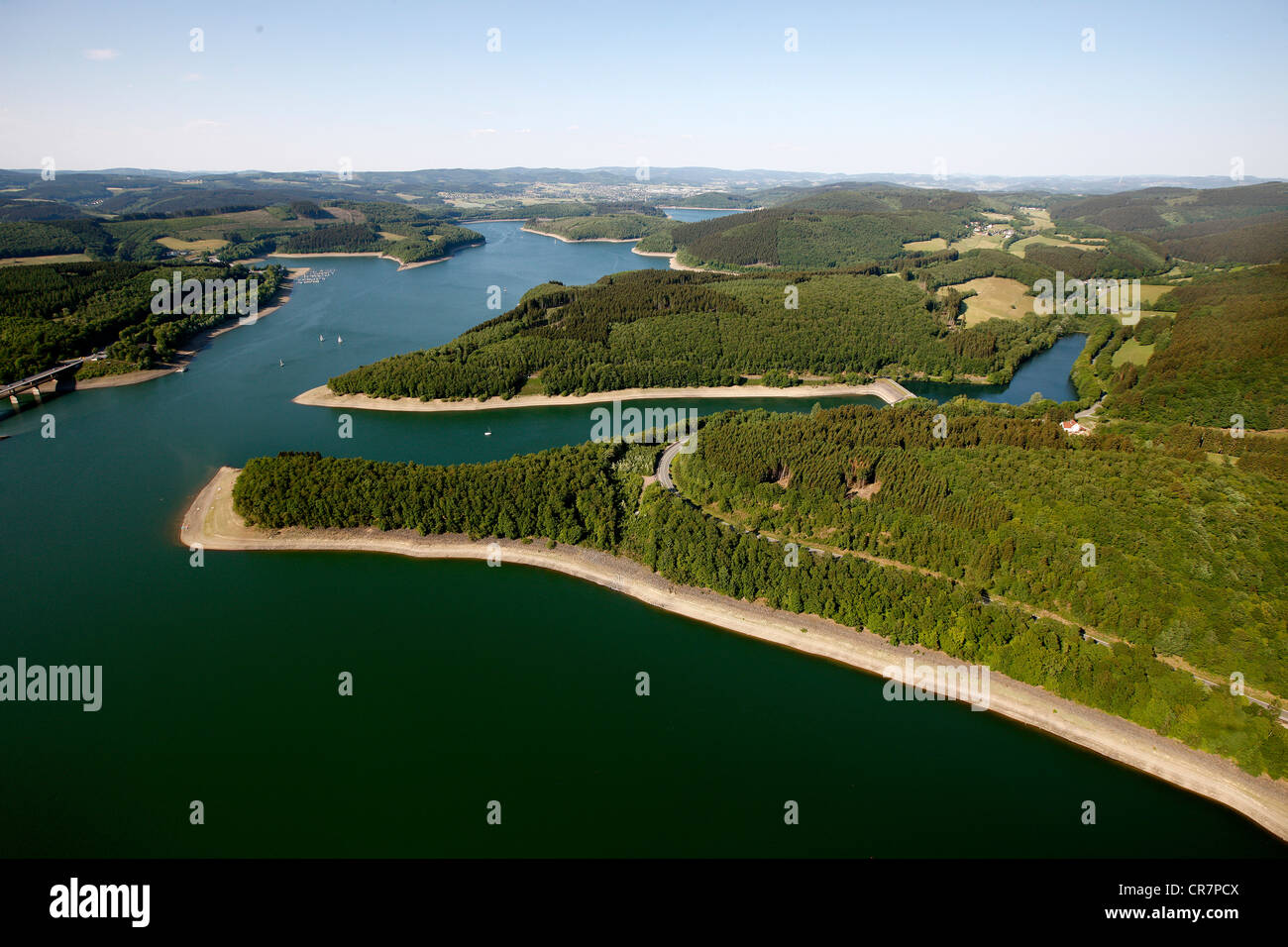 Vue aérienne, le lac Biggesee Olpe, Kreis stockage lake county, région du Sauerland, Nordrhein-Westfalen, Germany, Europe Banque D'Images