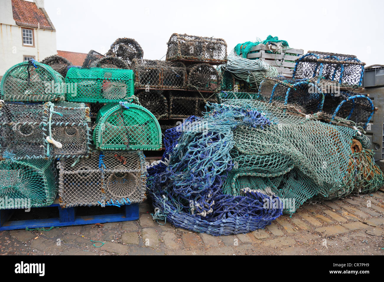 Le homard et le crabe à la nasse par le port du port de pêche de Pittenweem Fife Banque D'Images