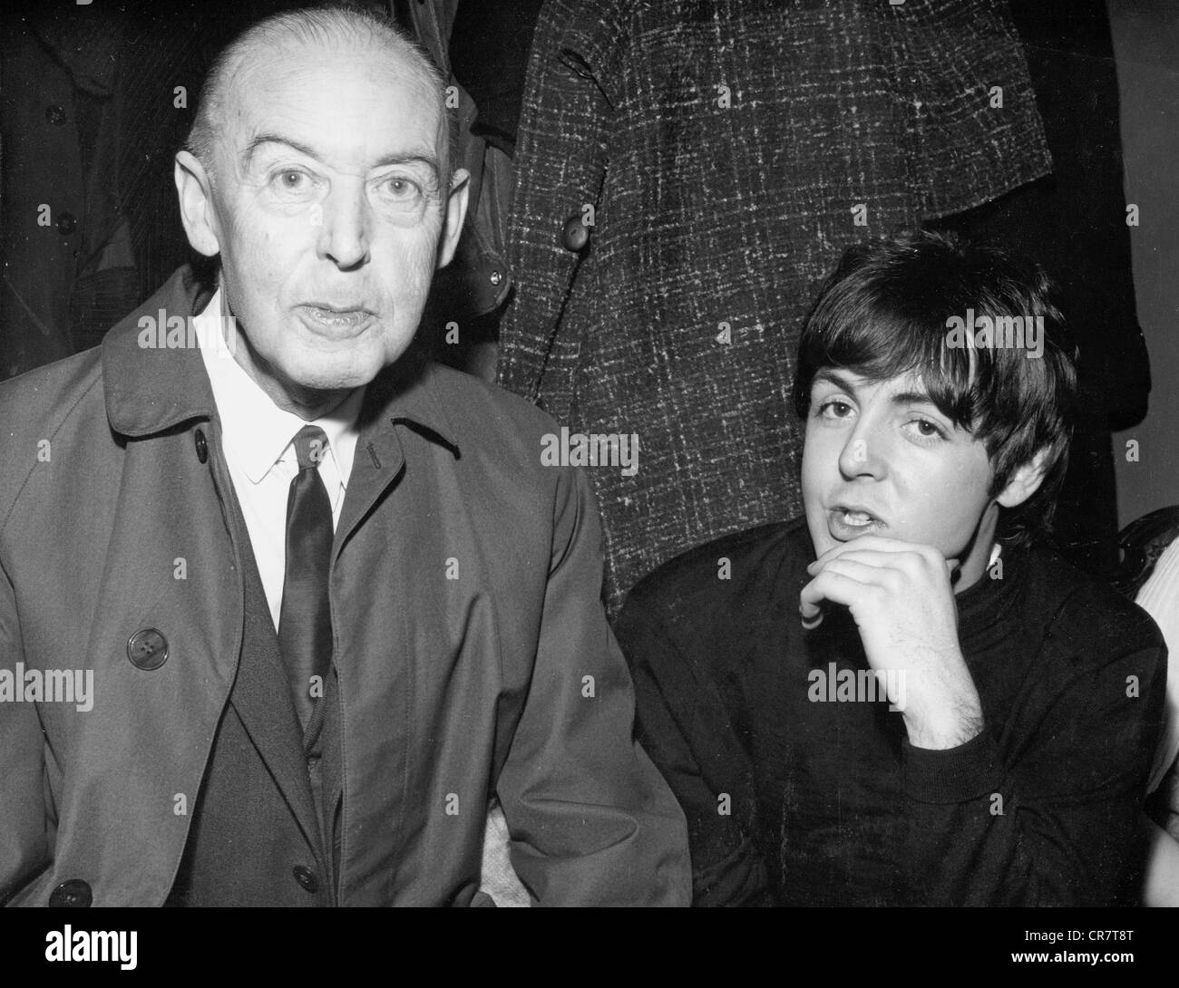 PAUL McCARTNEY avec le père James à propos de 1964. Banque D'Images