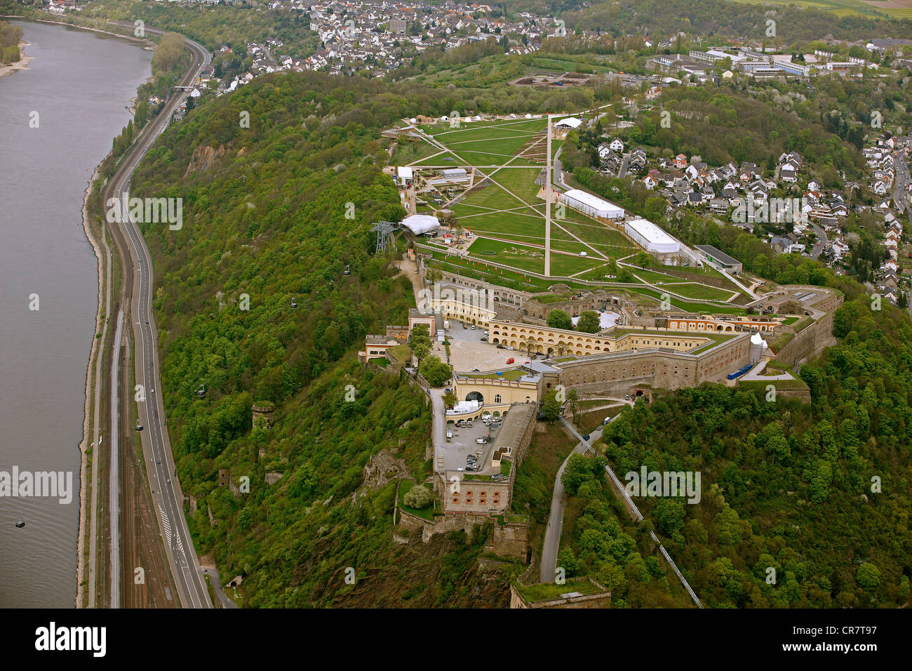 Vue aérienne, Festung Ehrenbreitstein forteresse, Bundesgartenschau 2011, Federal Garden Show 2011, "Coblence verwandelt' Banque D'Images