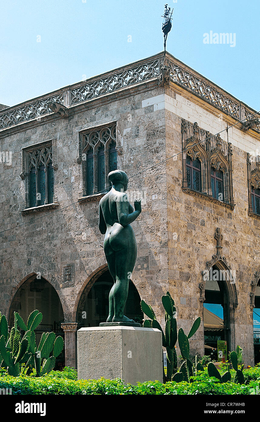 France, Pyrénées Orientales, Perpignan, la Vénus de Maillol en face de loge  de Mer Photo Stock - Alamy