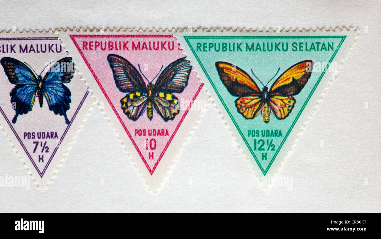 Timbres-poste aérienne triangulaire de 1952 Republik Maluku Selatan Moluques du Sud représentant des papillons Banque D'Images