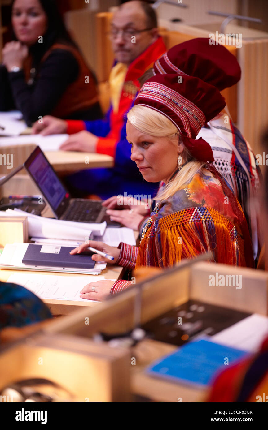 La Norvège, dans le comté de Finnmark, Karasjok, Parlement sami, le Sametinget, 2009 nouvelle assemblée générale Séance plénière avec nouveau président Banque D'Images