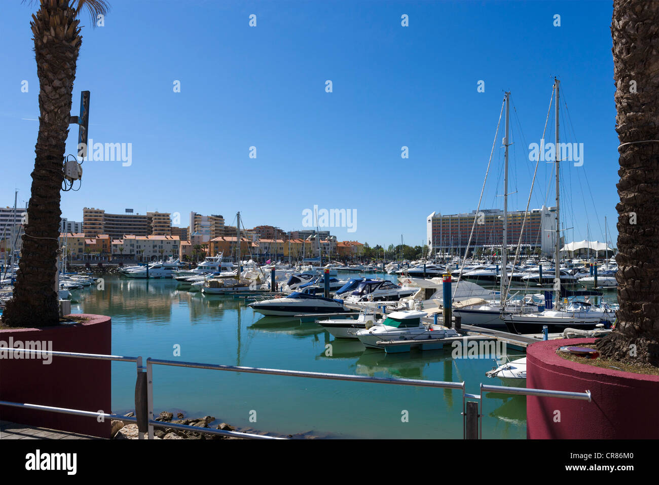 Yachts dans la marina de Vilamoura, Algarve, Portugal Banque D'Images