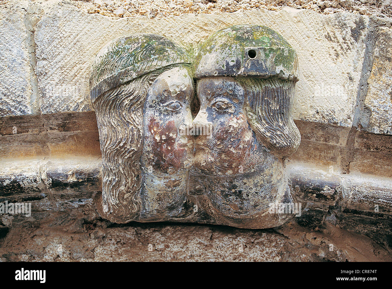 La France, Tarn-et-Garonne, St Antonin Noble Val, la sculpture au-dessus de la porte de la chambre d'amour Banque D'Images