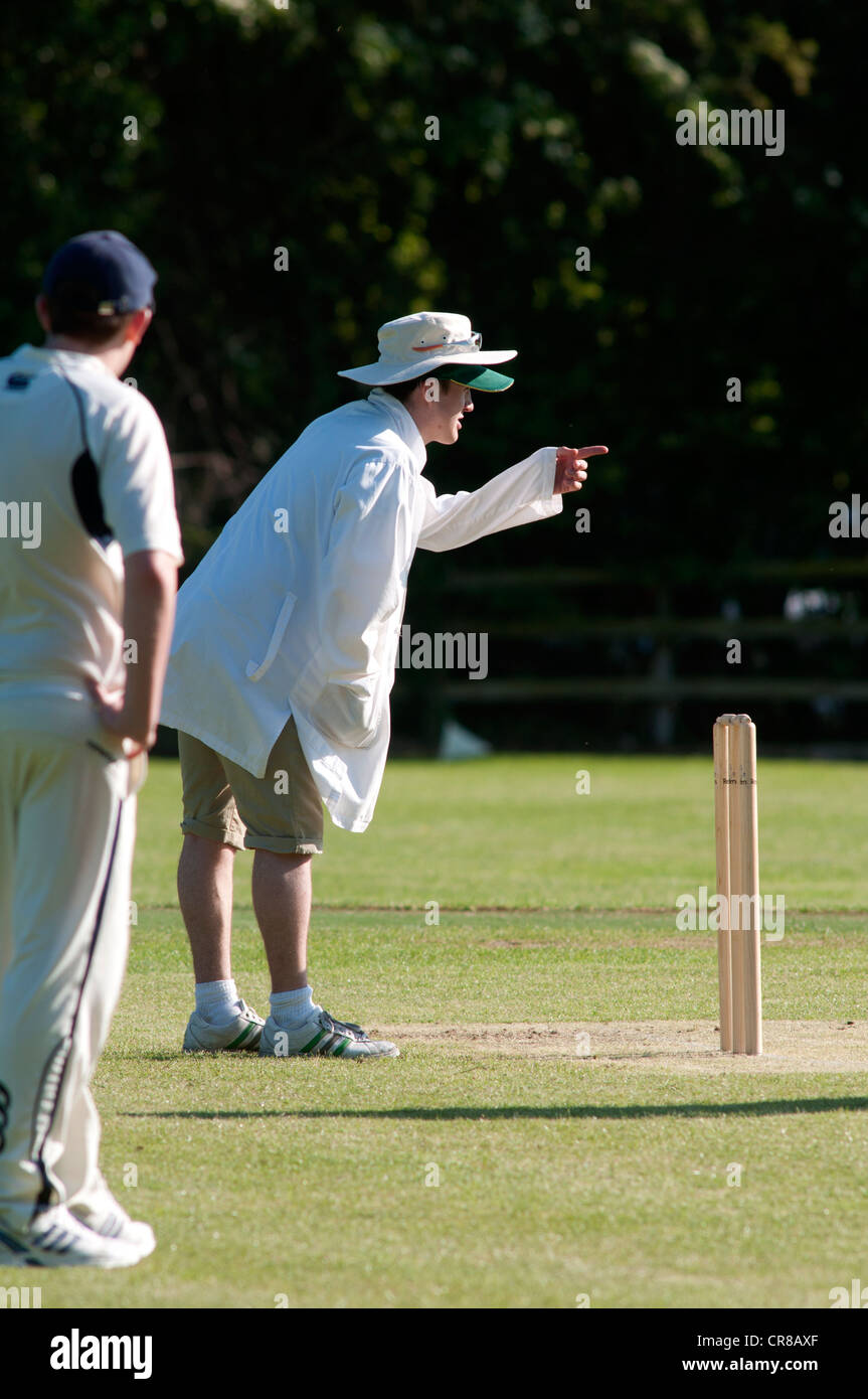 Juge-arbitre cricket Village Banque D'Images