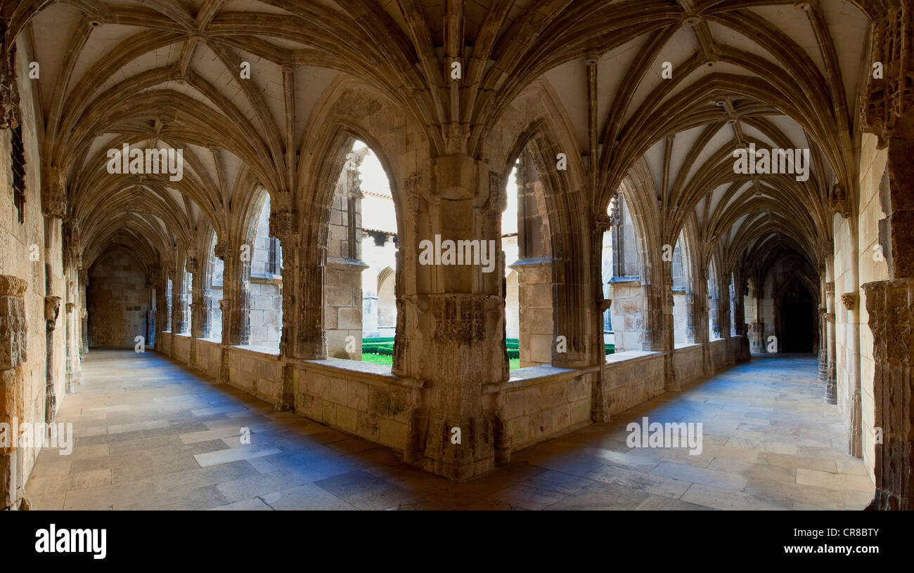 France, Lot, Cahors, Cathédrale St Etienne, le cloître Banque D'Images