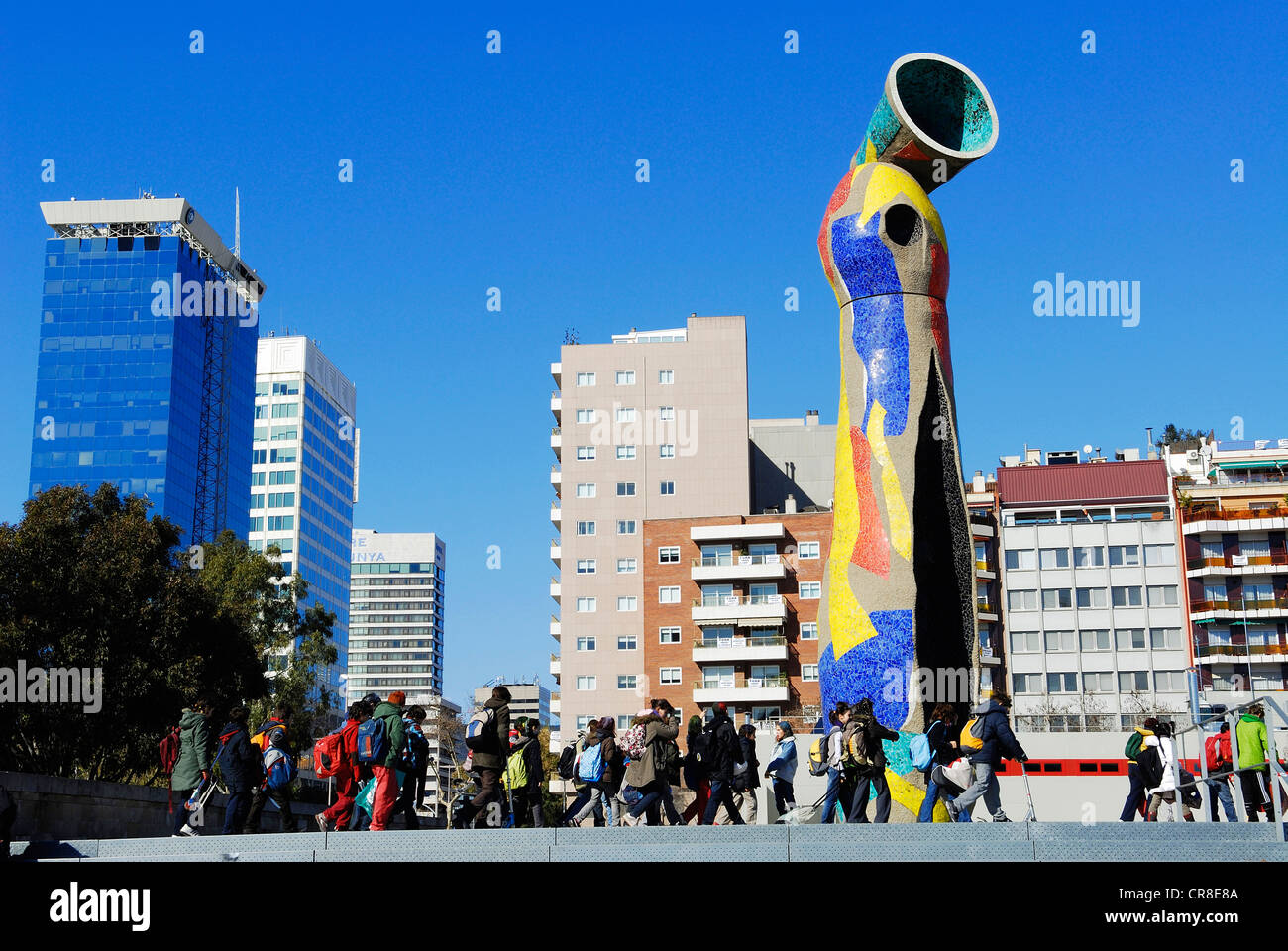 Espagne, Catalogne, Barcelone, la sculpture dona i Ocell (femme et Oiseau) (1983) par l'artiste Joan Miro, situé dans l'Joan Banque D'Images