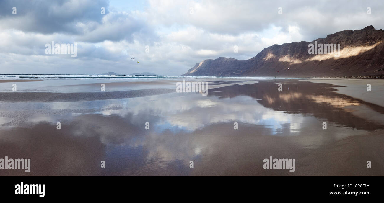 Encore de l'eau de la plage de Famara, îles de Canaries, Espagne Banque D'Images