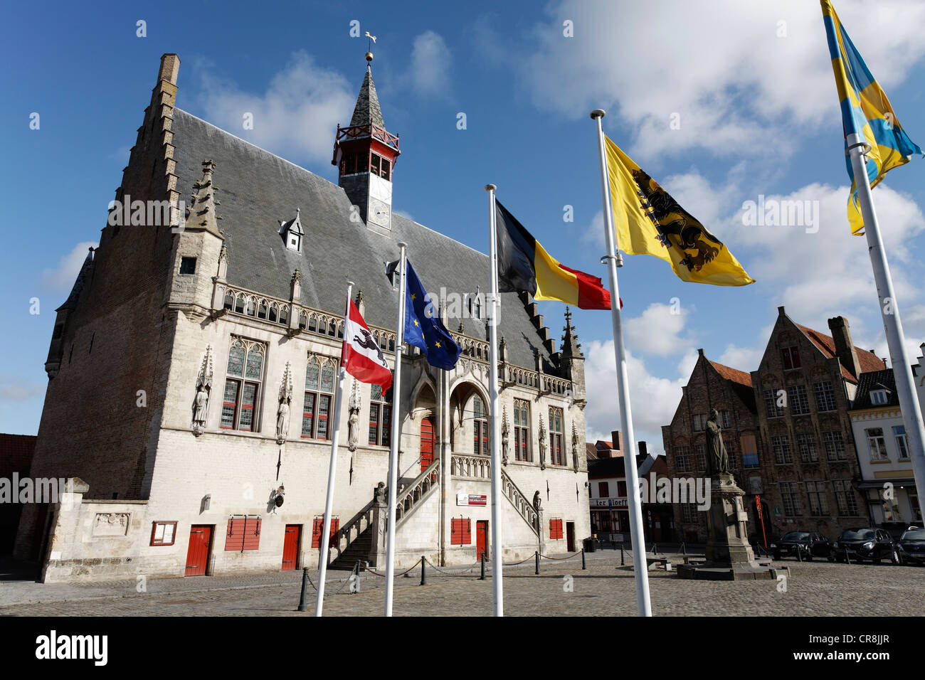 Hôtel de ville historique et d'un mémorial à Jacob van Maerlant, Grote Markt, Damme, Flandre occidentale, Belgique, Europe Banque D'Images