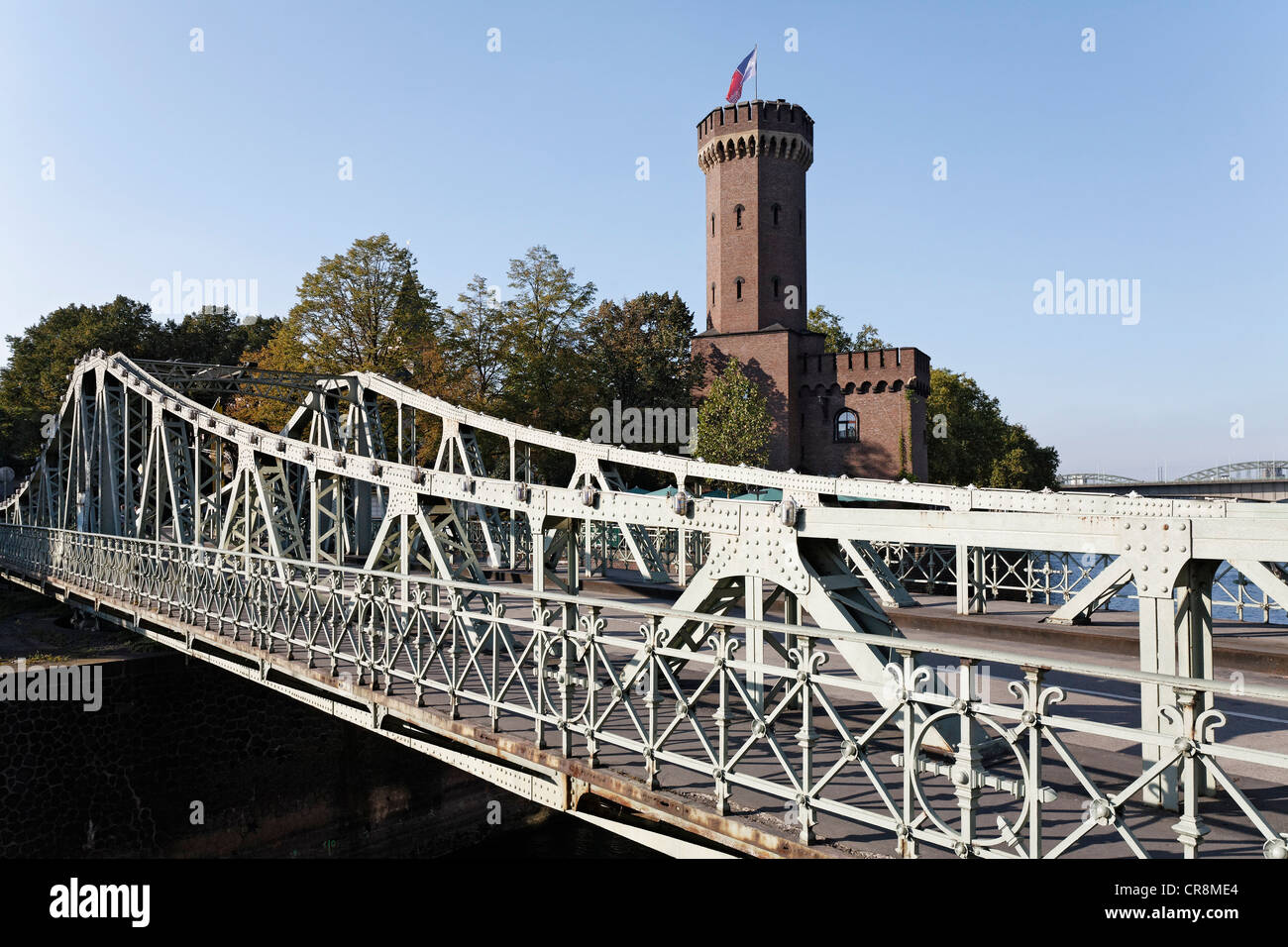 La tour Malakoff et pont tournant historique, l'entrée au Rheinauhafen, Cologne, Rhénanie du Nord-Westphalie, Allemagne, Europe Banque D'Images