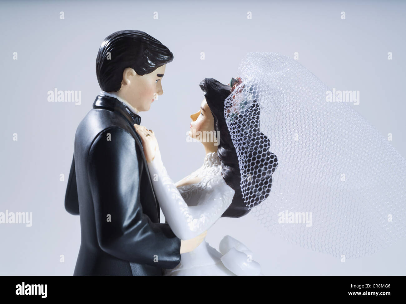 Figurines de gâteau de mariage, studio shot Banque D'Images