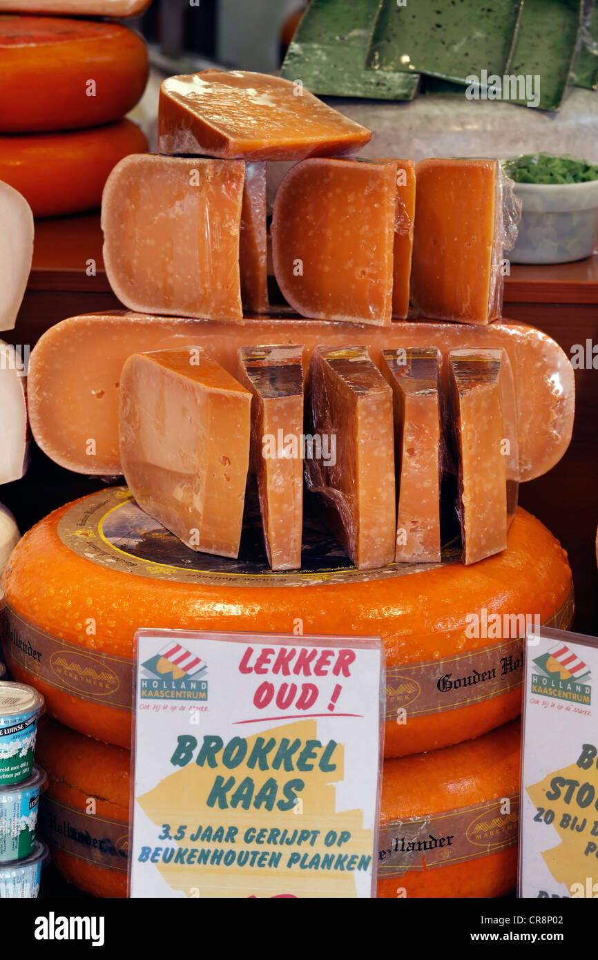 Gouda néerlandais Kaas Brokkel, fromage, mûri pendant 3 ans, à vendre à Middelburg, Walcheren, la Zélande, la Hollande, Pays-Bas, Europe Banque D'Images