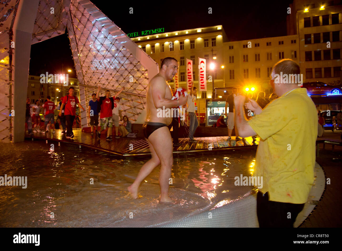 Fontaine à l'UEFA Fan Zone sur plac Wolnosci, Poznan, Pologne Banque D'Images