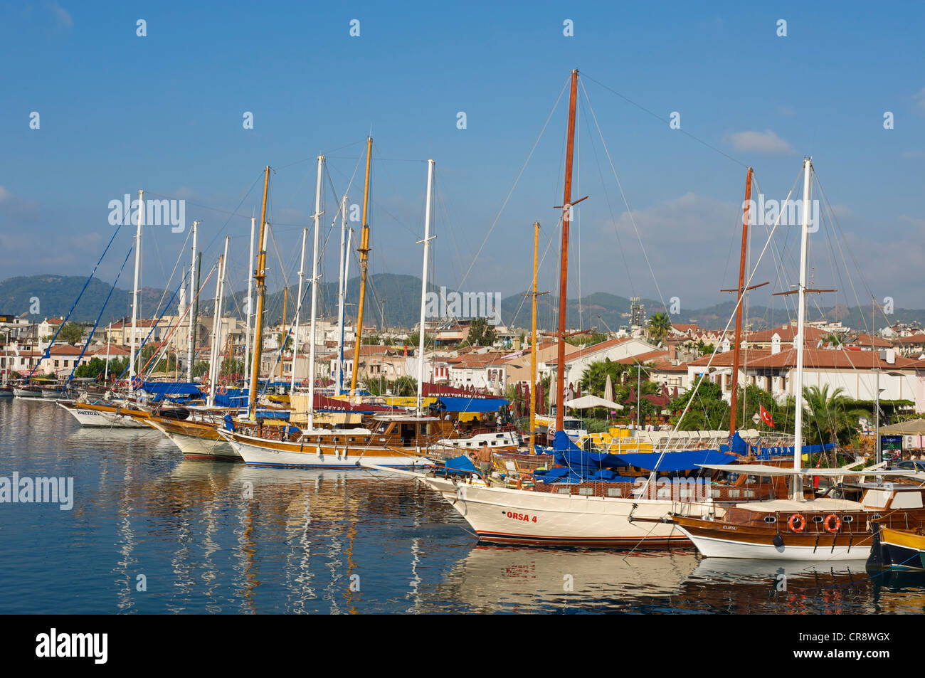 Port de plaisance avec la ville historique à l'arrière, Marmaris, Turquie, Côte égéenne turque Banque D'Images
