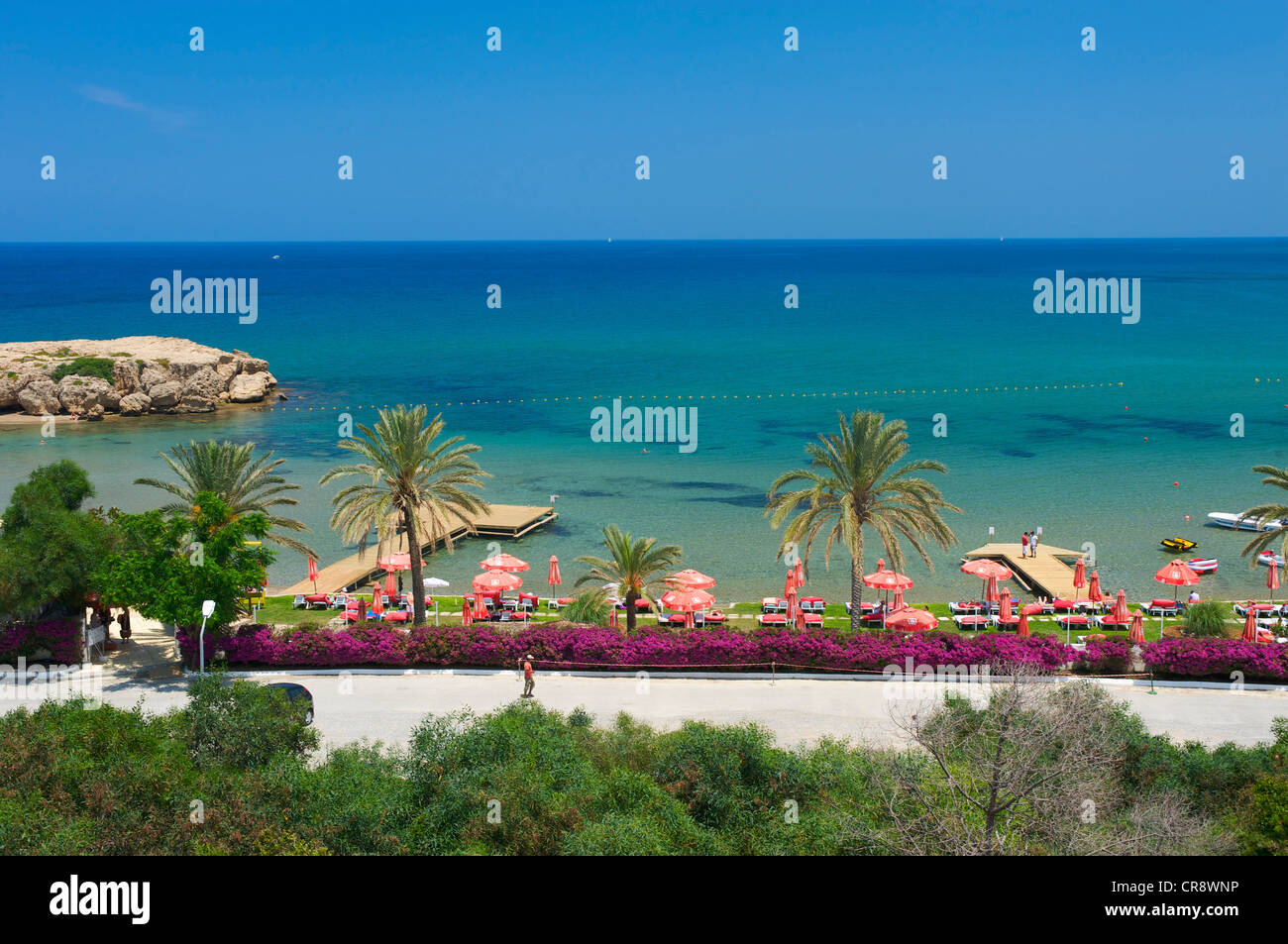Beach à l'ouest de Girne, Keryneia, Chypre du Nord, Chypre Banque D'Images