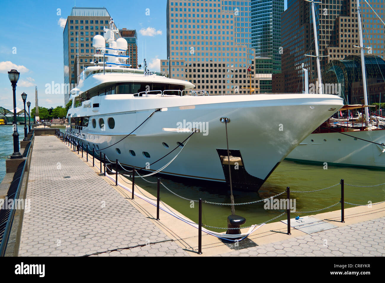 Se souvenir de moi Yacht amarré dans le lower Manhattan, New York Banque D'Images