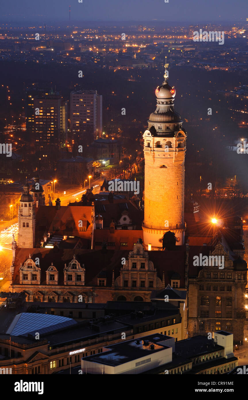 Nouvel hôtel de ville et vue sur la ville de nuit, Leipzig, Saxe, Allemagne, Europe Banque D'Images