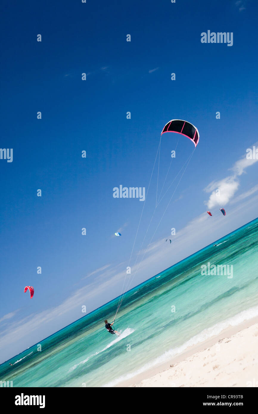 Windsurf et Kitesurf Beach Flag, Fuerteventura, Îles Canaries, Espagne Banque D'Images