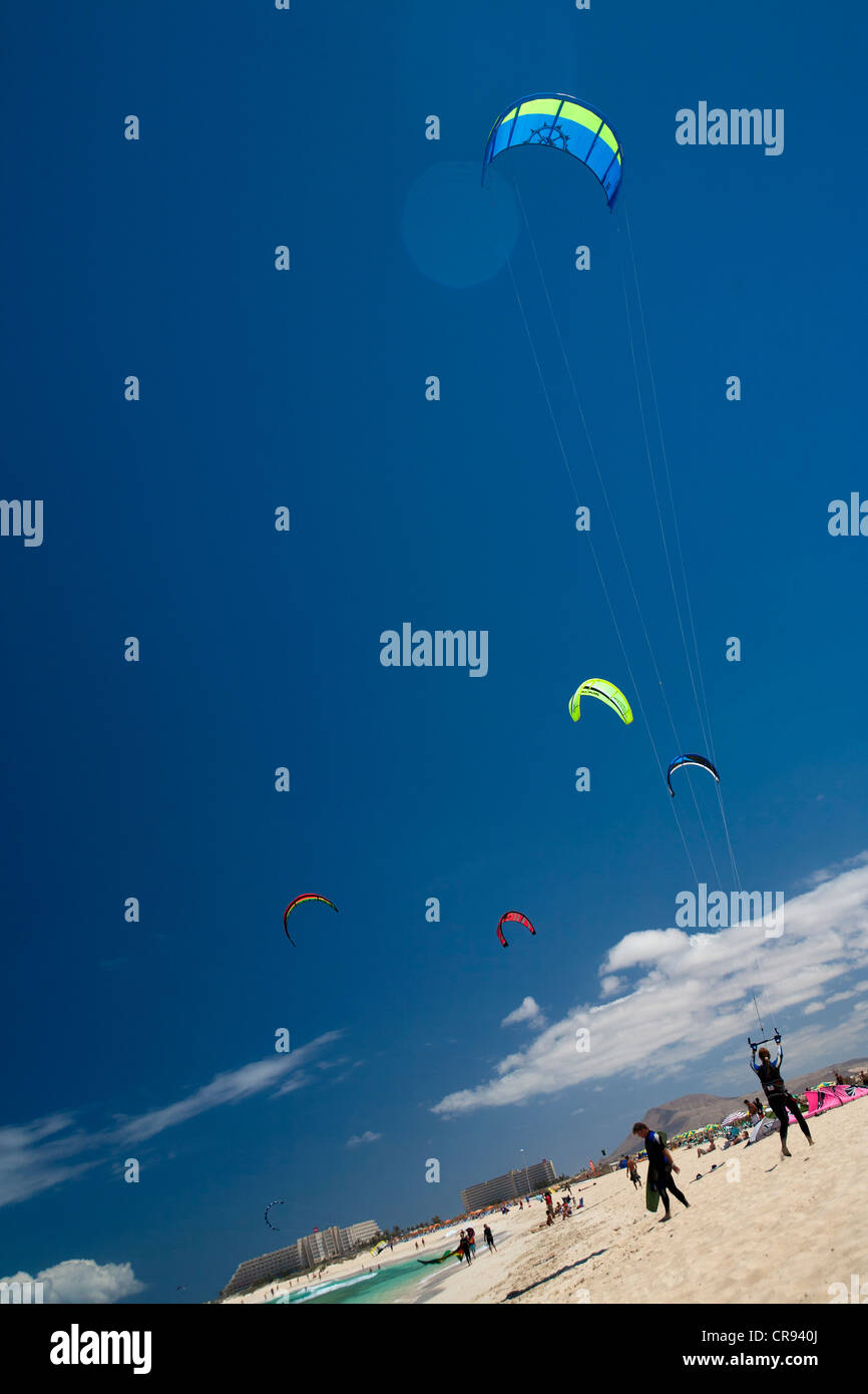 Windsurf et Kitesurf Beach Flag, Fuerteventura, Îles Canaries, Espagne Banque D'Images
