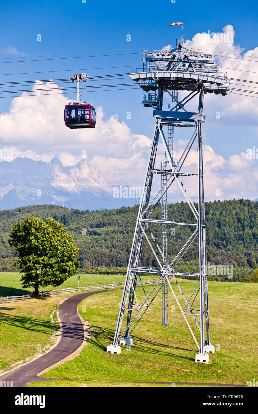 Câble Rittner voitures sur Ritten montagne devant le Groupe de Rosengarten, Alto Adige, Italie, Europe Banque D'Images