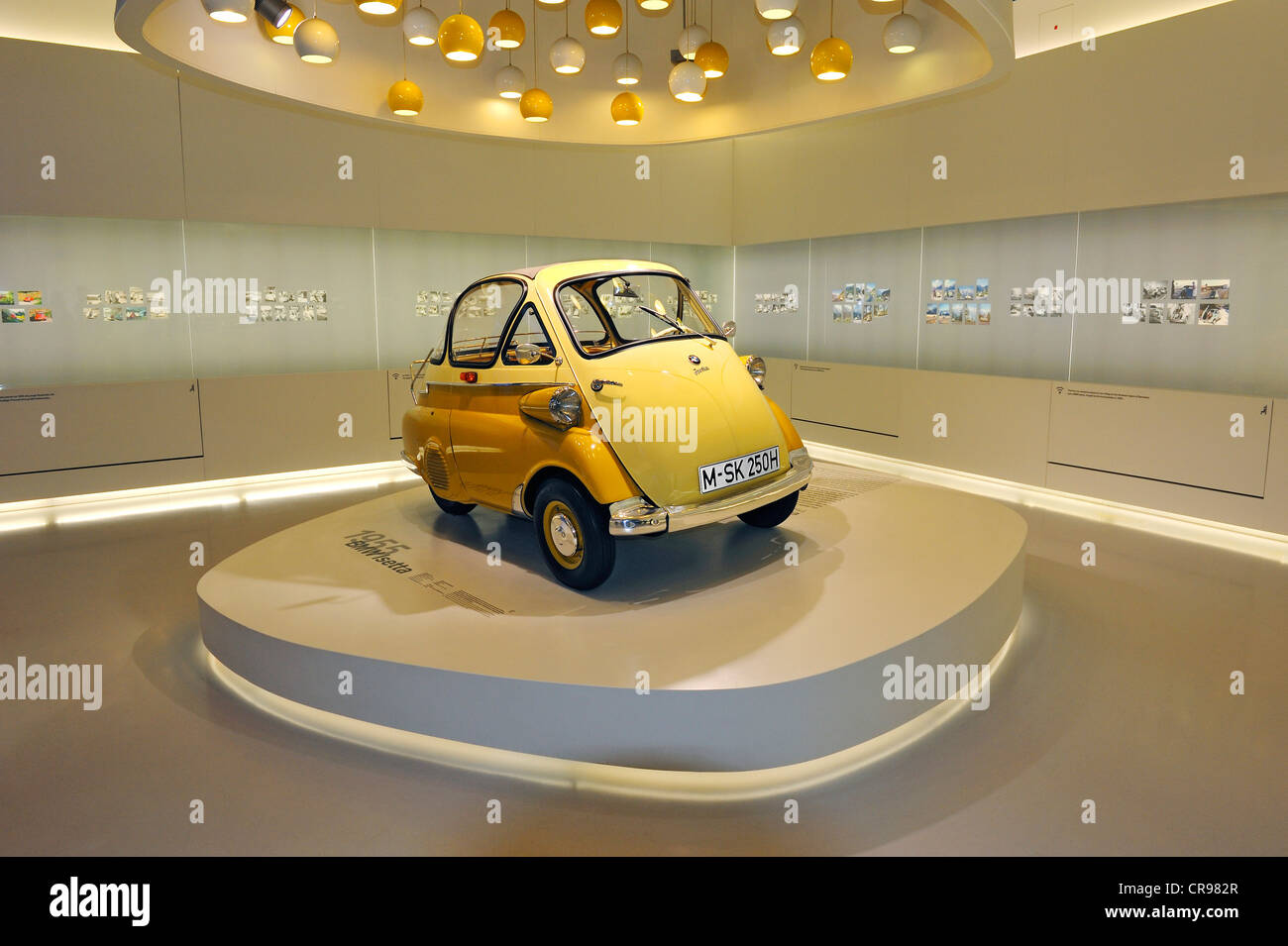 BMW Isetta voiture bulle de 1955, BMW Museum, Munich, Bavaria, Germany, Europe Banque D'Images