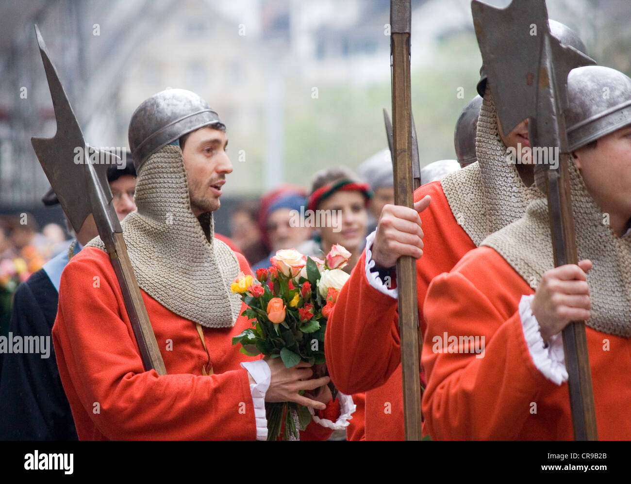 ZURICH - 16 avril : Les membres de Constaffel guilde au cours annuel traditionnel défilé printemps des guildes, symbolisant la fin de l'hiver Banque D'Images