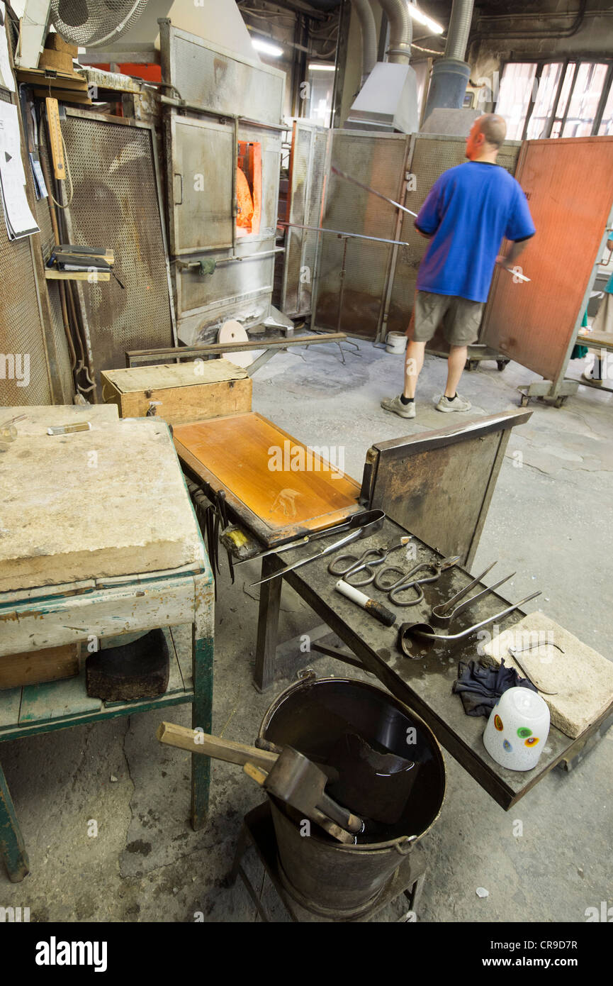 Artisan du verre au travail. Linea Art usine de verre à Murano Venise. Italie Banque D'Images