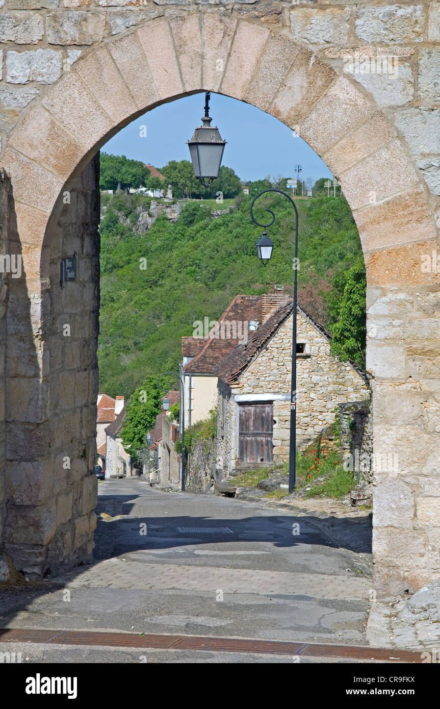 Porte de l'hôpital dans la région de Rocamadour Dans le Lot (46)  departement de France Photo Stock - Alamy