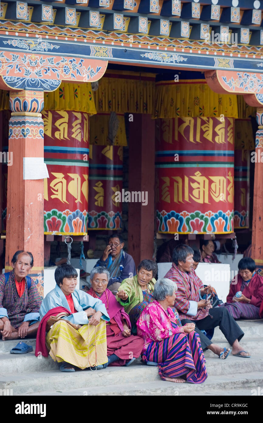 Pèlerins dans le National Memorial Chorten, Thimphu (capitale), Bhoutan, Asie Banque D'Images