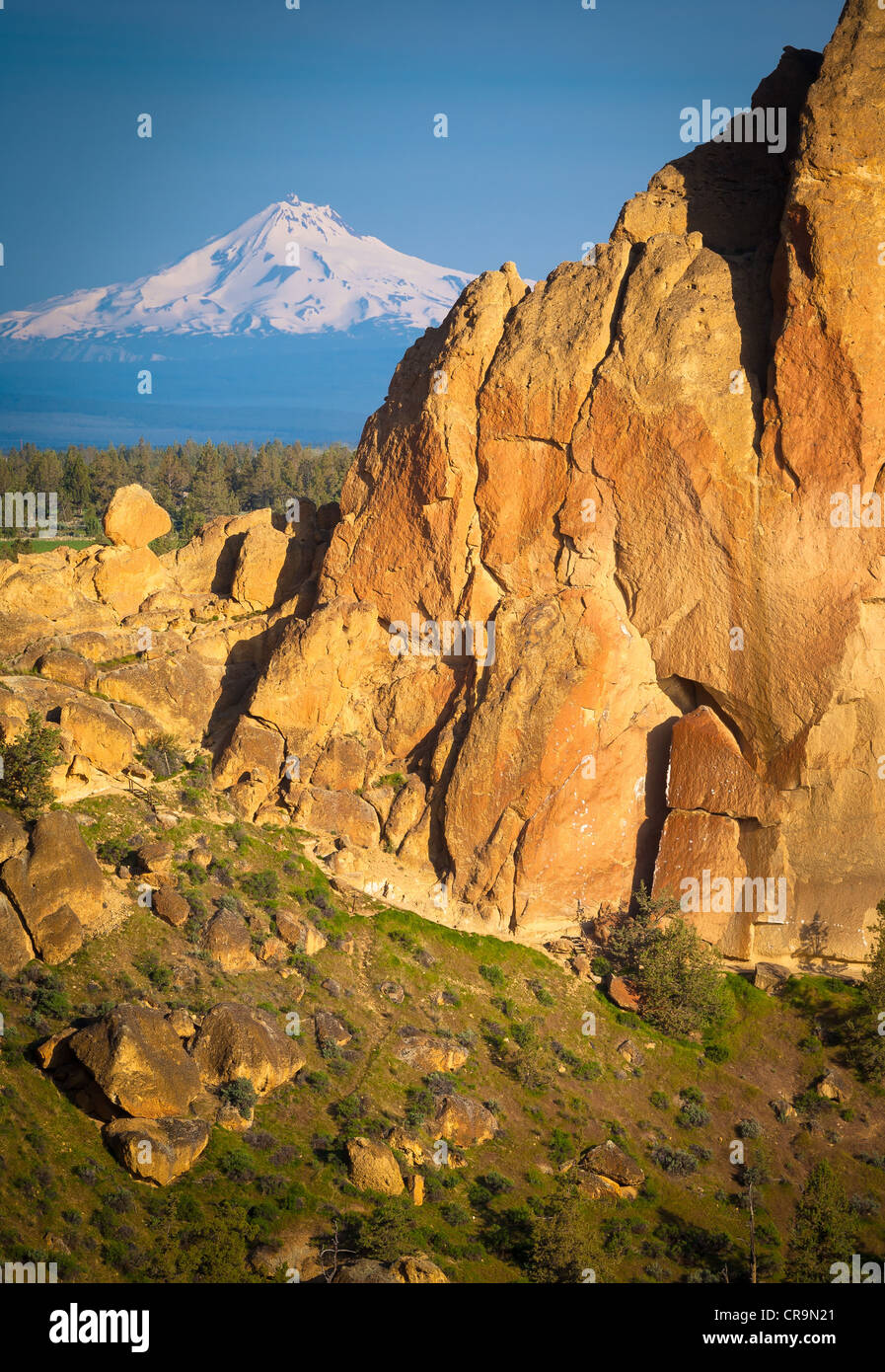 Mount Hood vu de Smith Rock State Park dans l'Oregon Banque D'Images