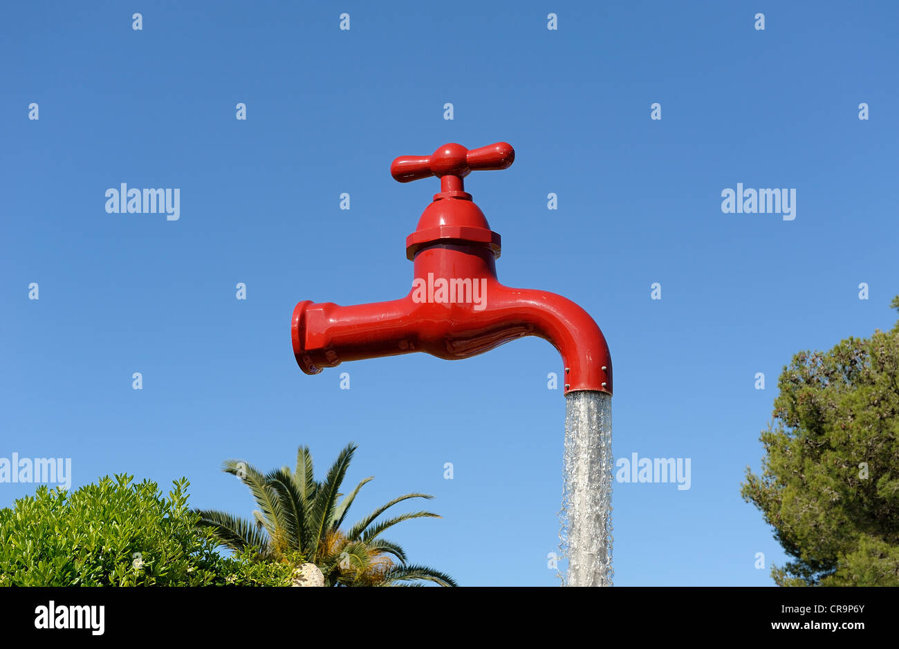 Fontaine flottante robinet rouge illusion cala santa galdana menorca  espagne iles baléares Photo Stock - Alamy