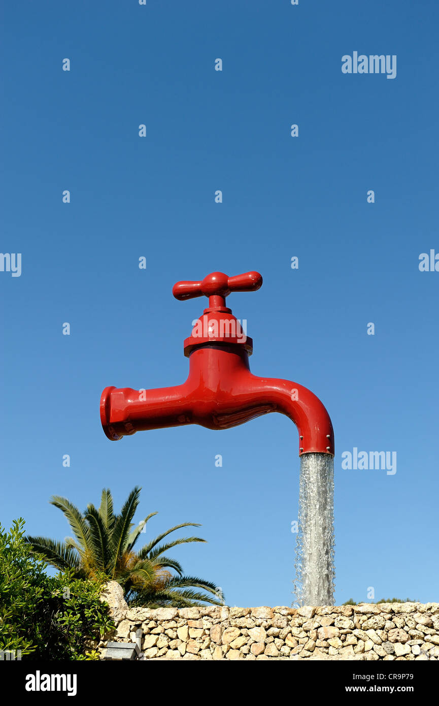 Fontaine flottante robinet rouge illusion cala santa galdana menorca  espagne iles baléares Photo Stock - Alamy