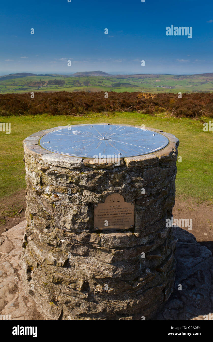 Toposcope plaque au Pole Banque sur le long Mynd Shropshire à l'Ouest vers la Stiperstones et les collines galloises. Banque D'Images
