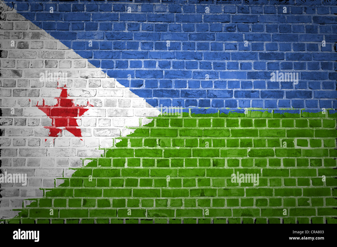 Une image de la Djibouti drapeau peint sur un mur de briques dans une localisation urbaine Banque D'Images
