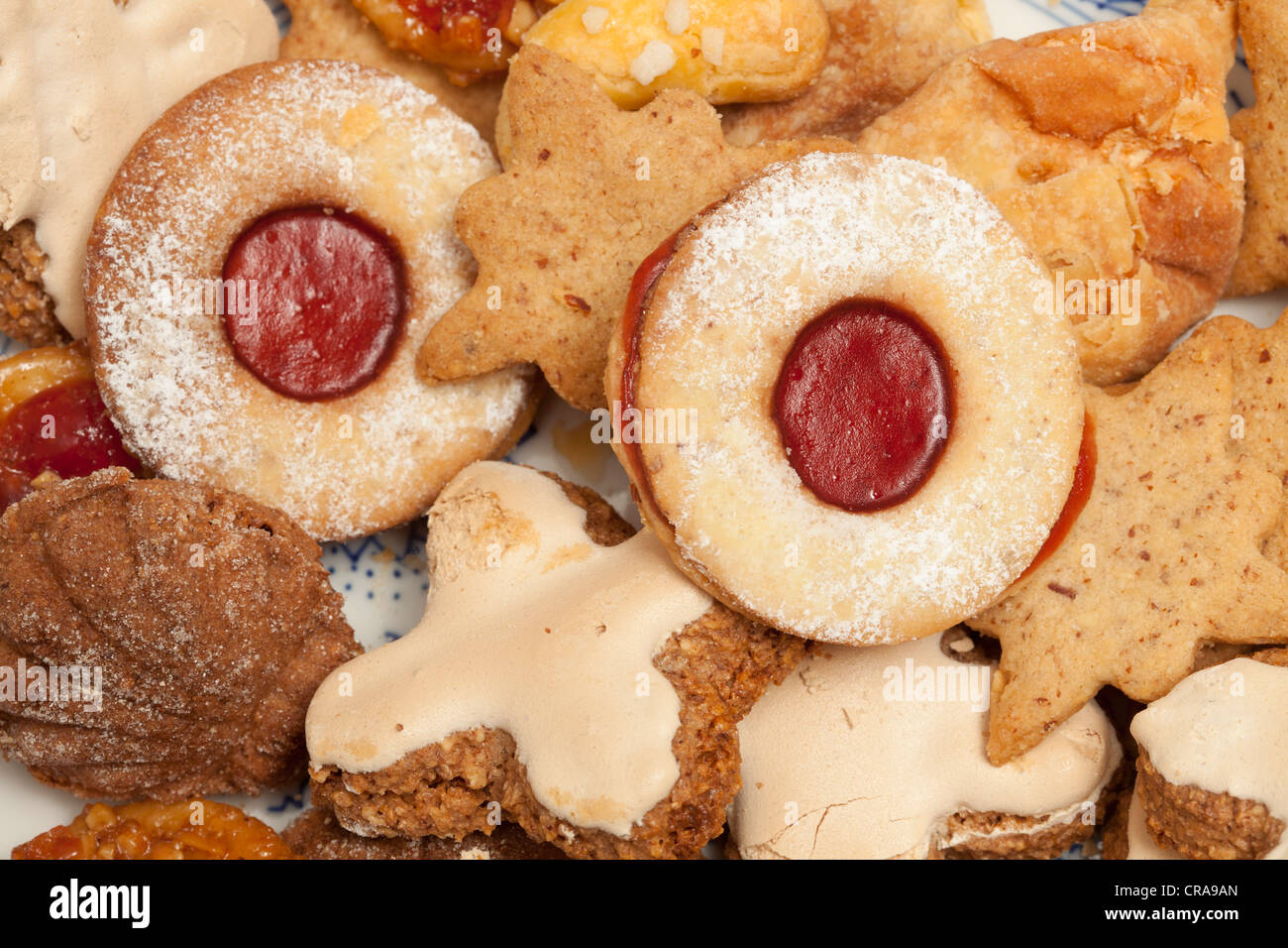 Cookies Les cookies de Noël, confiture, beurre, biscuits florentins, patte d'ours Banque D'Images