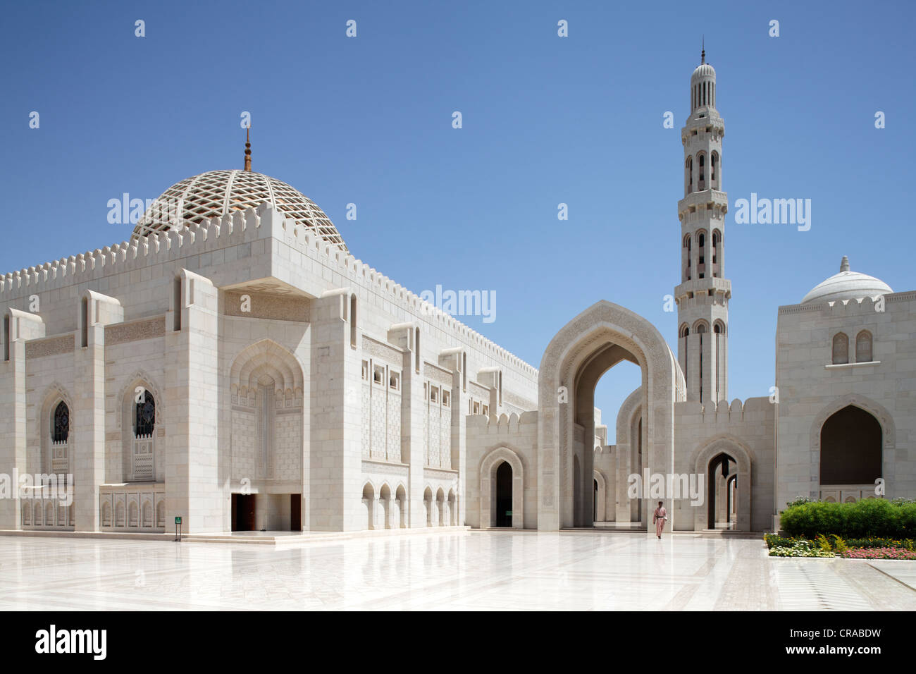 Carré avec ogive, gate, minaret, Dome, Grande Mosquée Sultan Qaboos, capitale Mascate, Sultanat d'Oman, pays du Golfe Banque D'Images