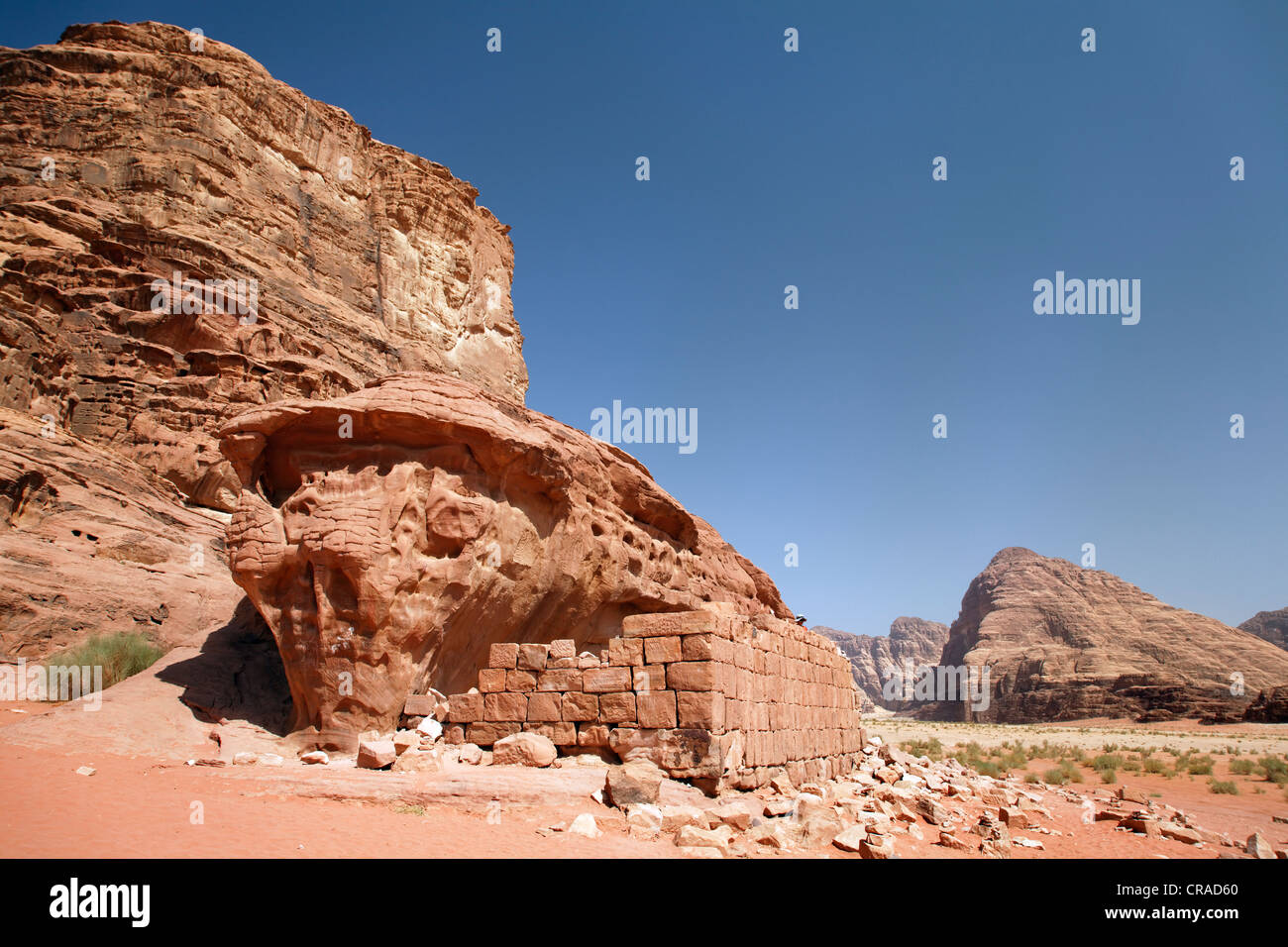 Chambre à partir de Lawrence d'Arabie, ruine, mur, désert, Wadi Rum, Royaume hachémite de Jordanie, Moyen-Orient, Asie Banque D'Images