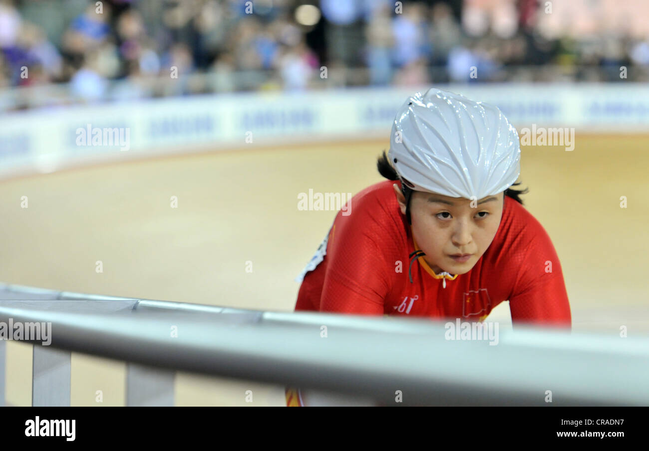 Shuang Guo de Chine dans le sprint femmes à la Coupe du Monde de Cyclisme sur piste de l'UCI, Londres 2012 Vélodrome. Test-Event LOCOG. Banque D'Images